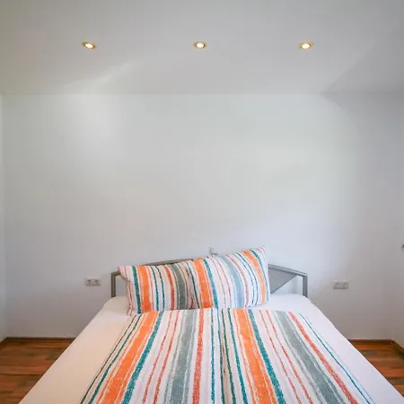 Daire Der Pinsler By Interhome Fügen